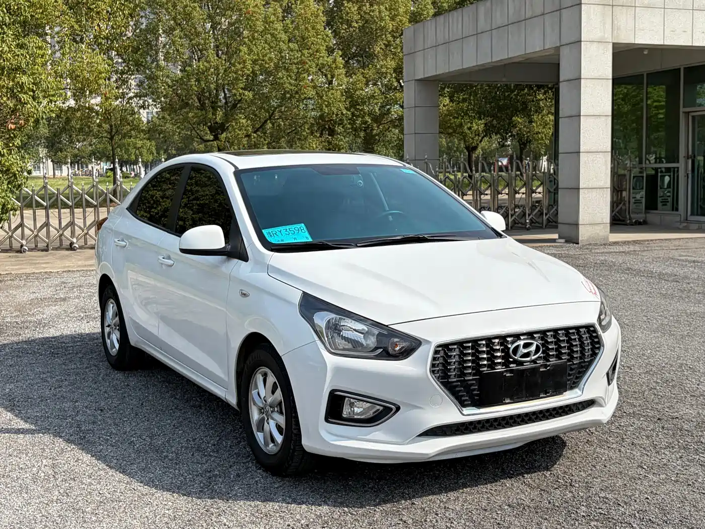 Hyundai Verna 2017 1.4L Manual Color Sunroof Edition (China V)