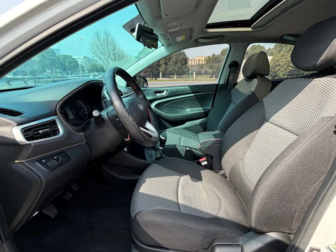 Hyundai Verna 2017 1.4L Manual Color Sunroof Edition (China V)