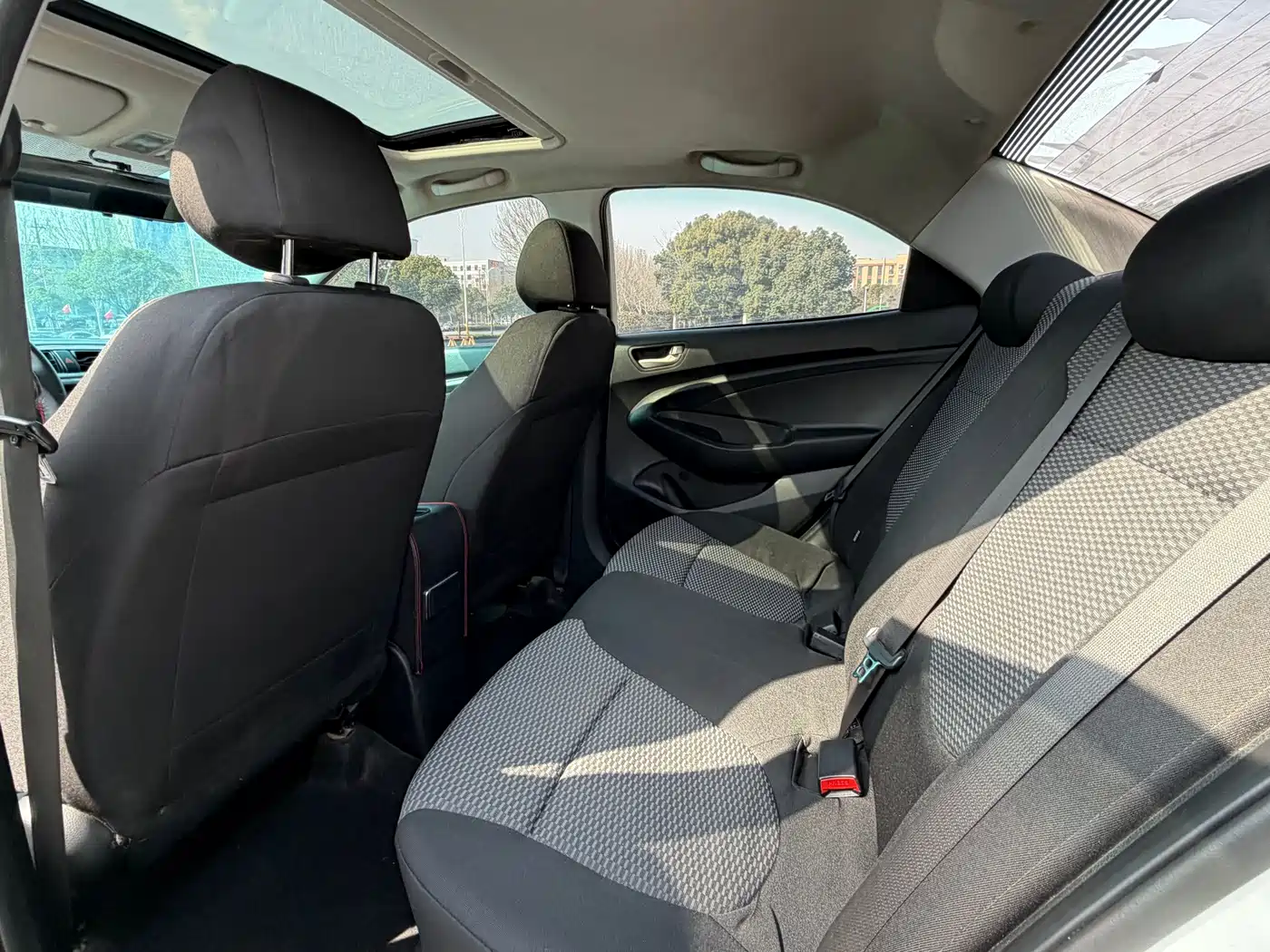 Hyundai Verna 2017 1.4L Manual Color Sunroof Edition (China V)