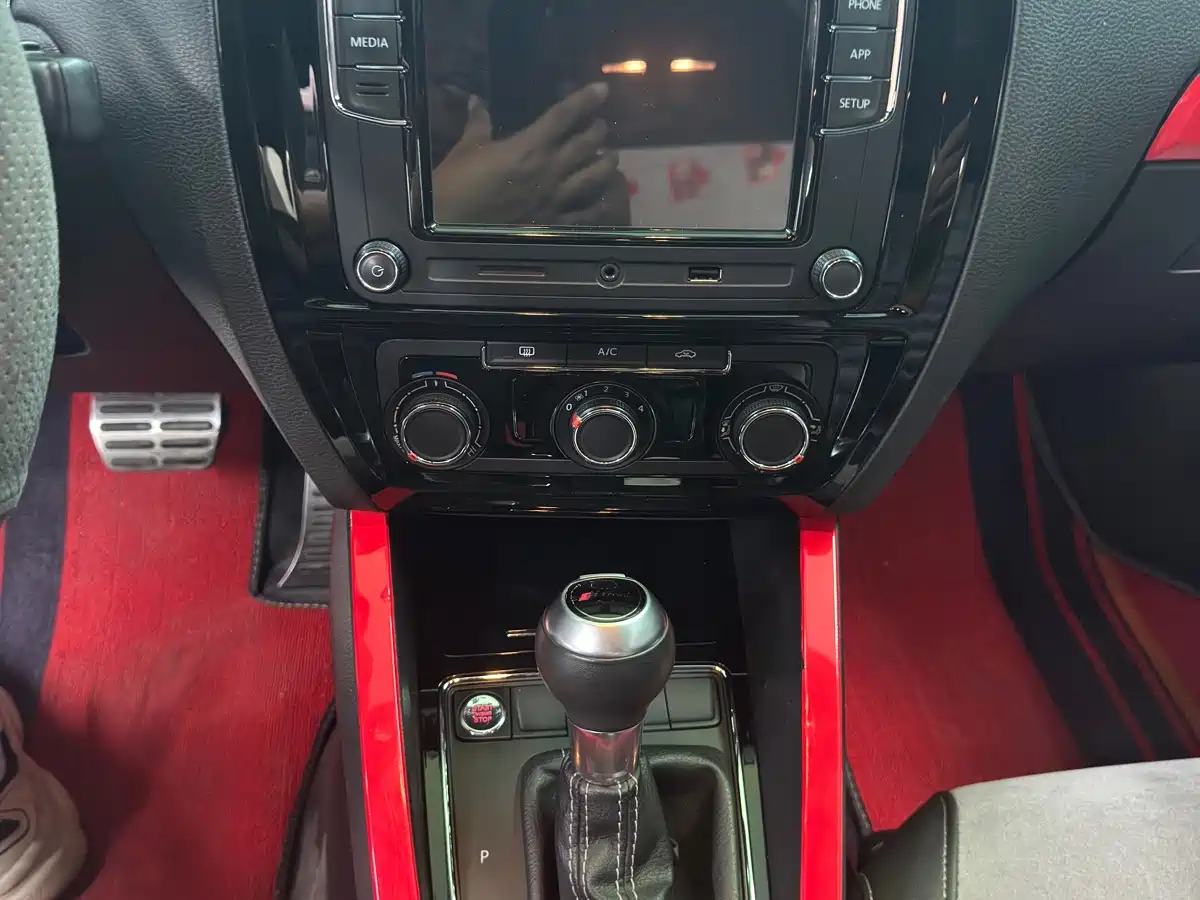 Volkswagen Sagitar 2017 280TSI Automatic R-Line