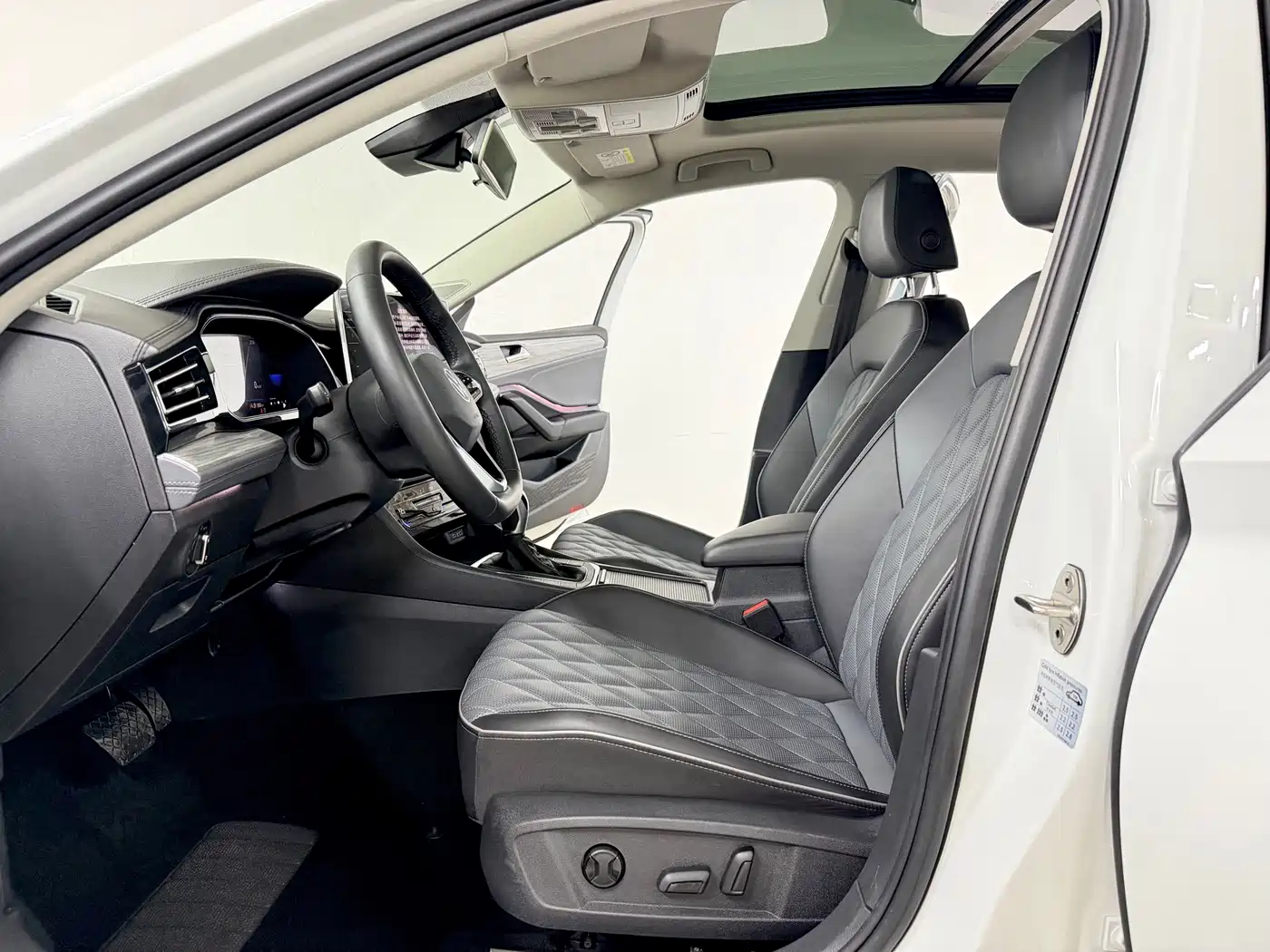 Volkswagen Sagitar 2023 Model Year 280TSI DSG Surpass Edition