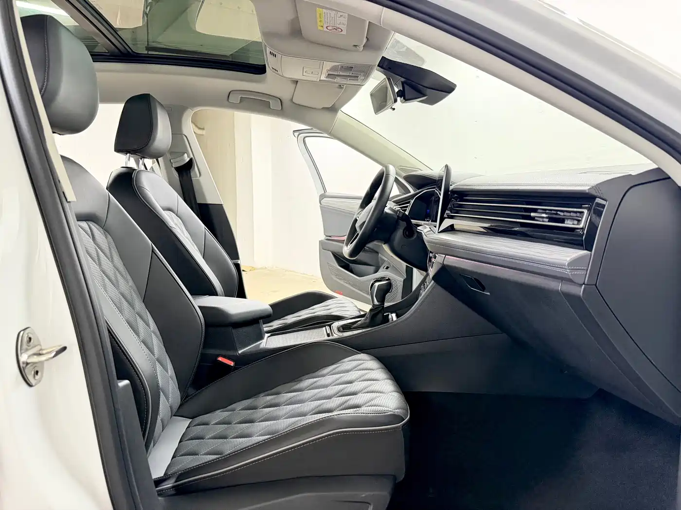 Volkswagen Sagitar 2023 Model Year 280TSI DSG Surpass Edition