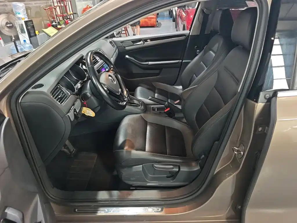 Volkswagen Sagitar 2018 180TSI DSG Premium Edition