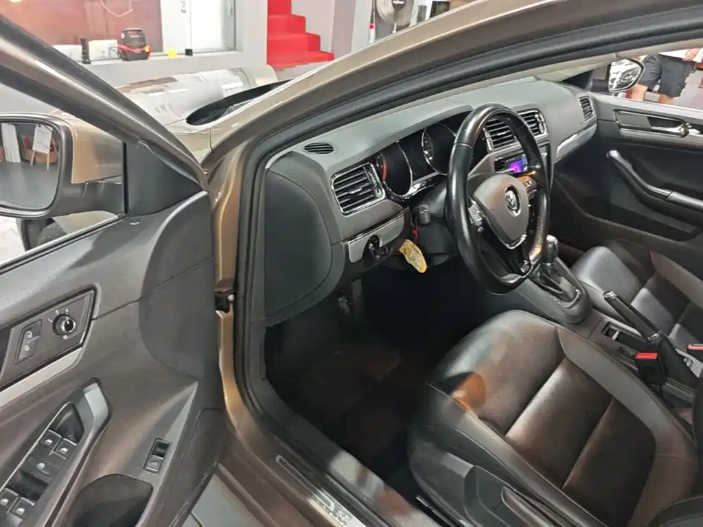 Volkswagen Sagitar 2018 180TSI DSG Premium Edition
