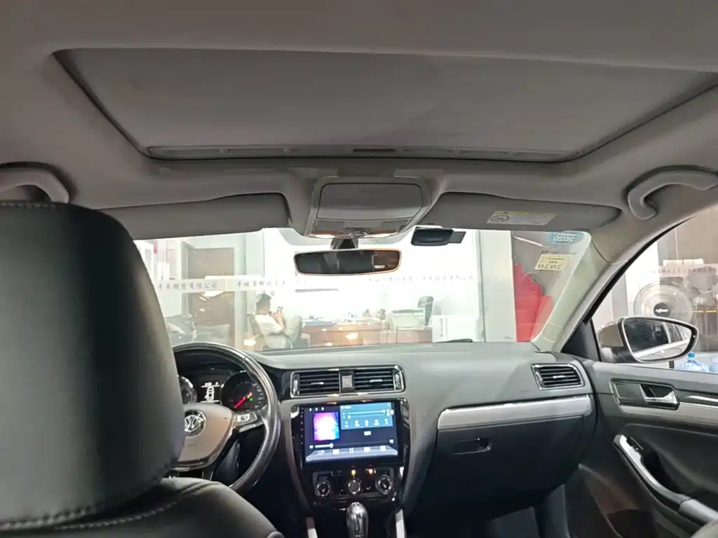 Volkswagen Sagitar 2018 180TSI DSG Premium Edition