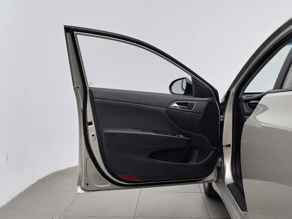 Hyundai Mistra 2016 1.8L Auto Premium DLX