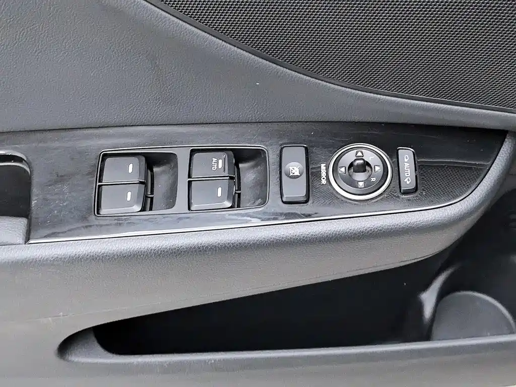 Hyundai Mistra 2016 1.8L Auto Premium DLX