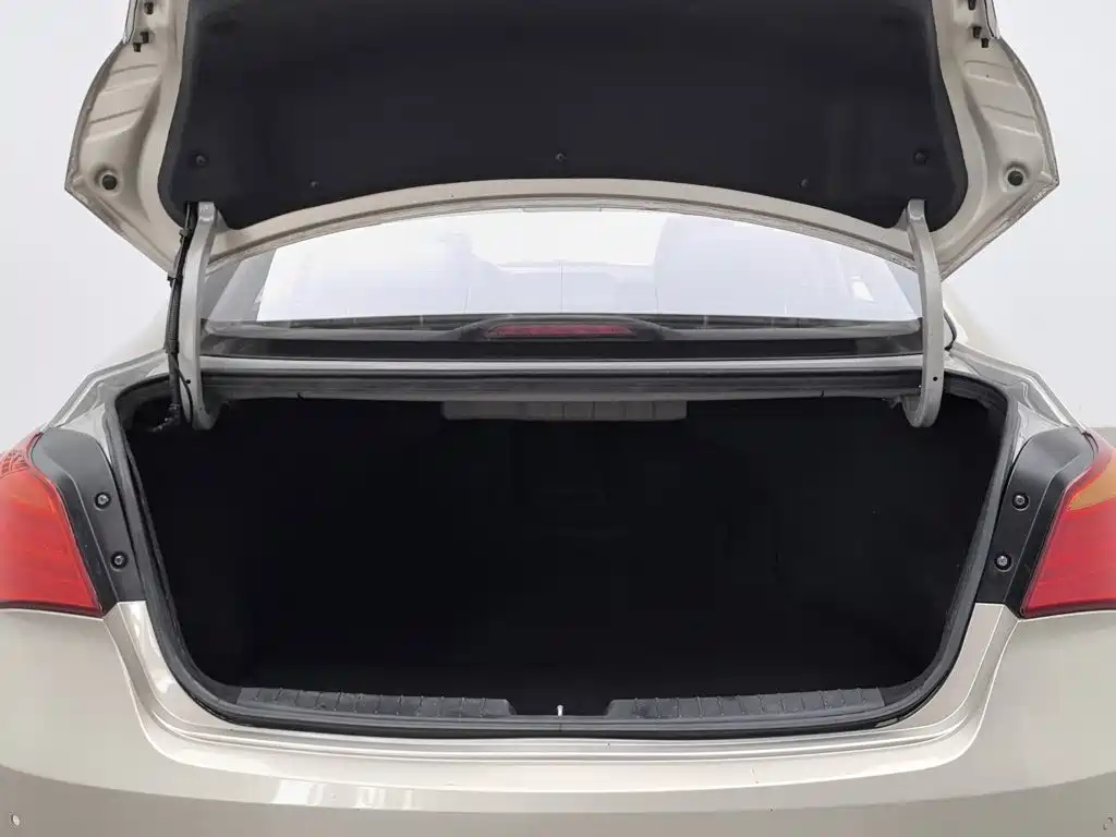 Hyundai Mistra 2016 1.8L Auto Premium DLX