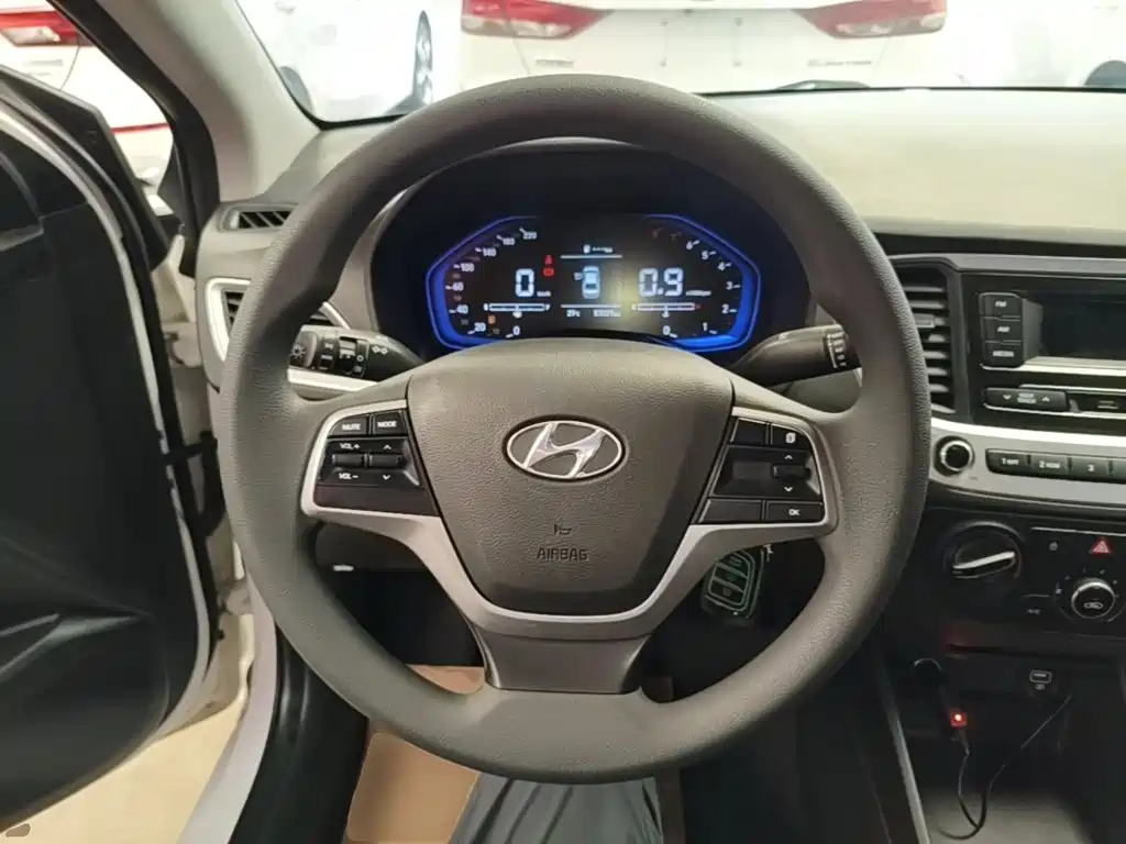 Hyundai Hyundai Verna 2020 1.4L Manual GLS Cool Edition