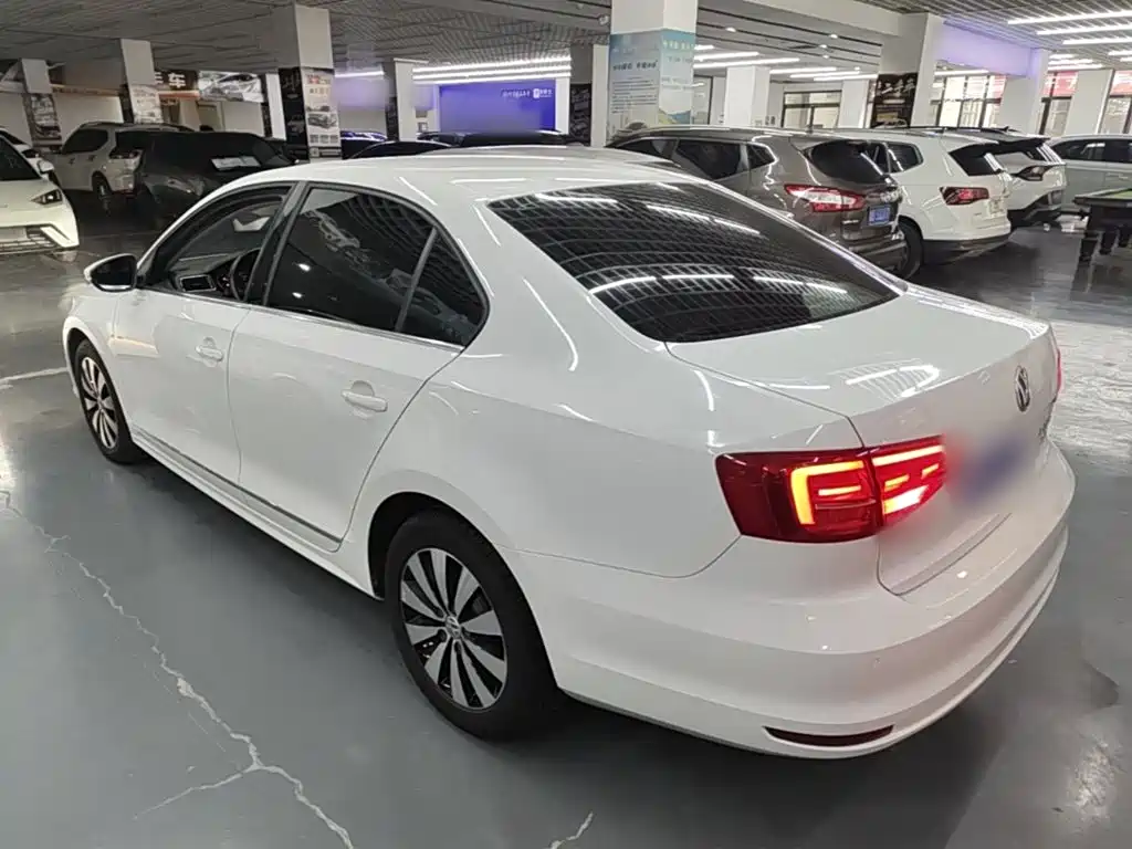 Volkswagen Sagitar 2018 180TSI DSG Premium Edition