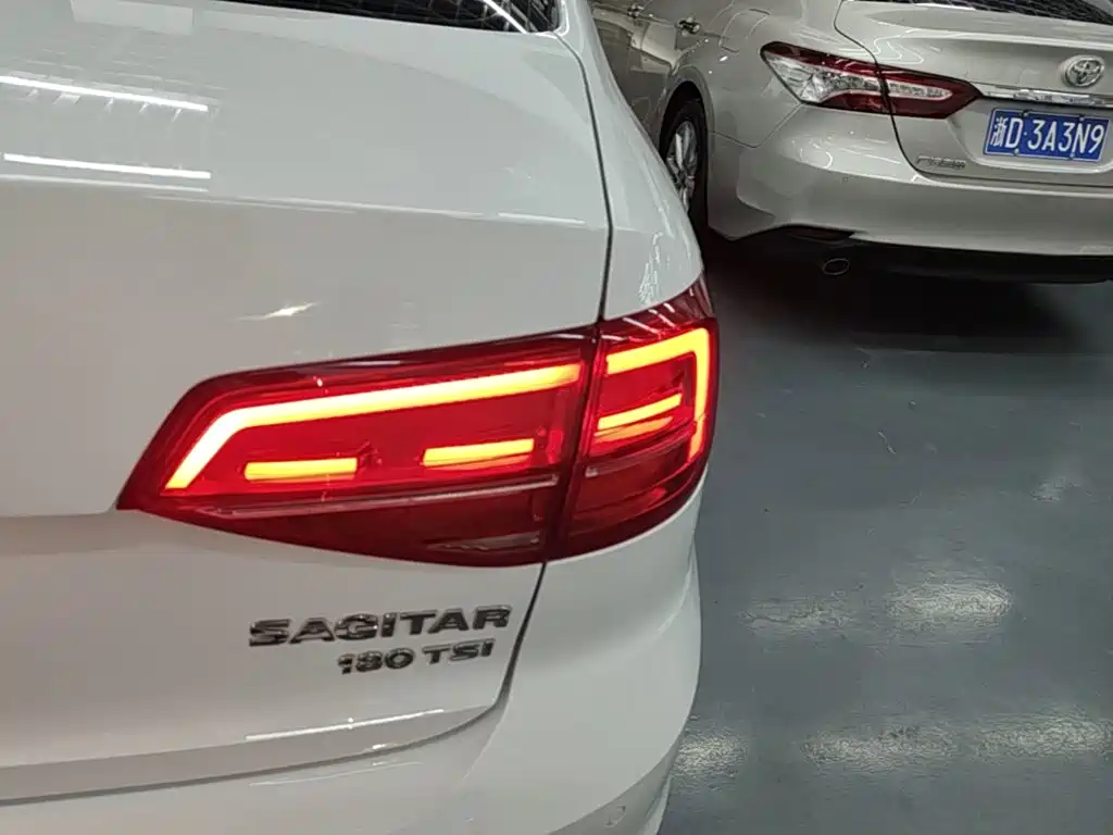 Volkswagen Sagitar 2018 180TSI DSG Premium Edition