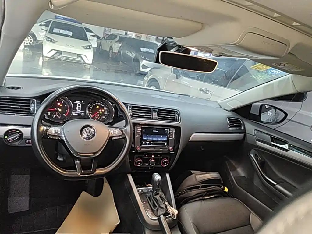 Volkswagen Sagitar 2018 180TSI DSG Premium Edition