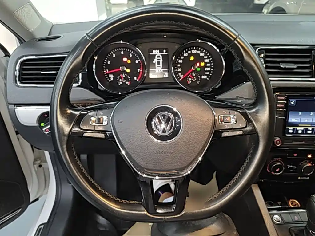 Volkswagen Sagitar 2018 180TSI DSG Premium Edition