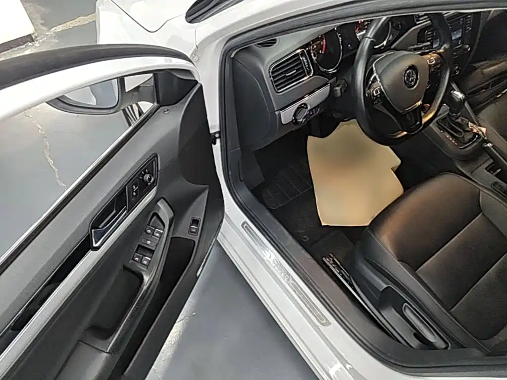 Volkswagen Sagitar 2018 180TSI DSG Premium Edition