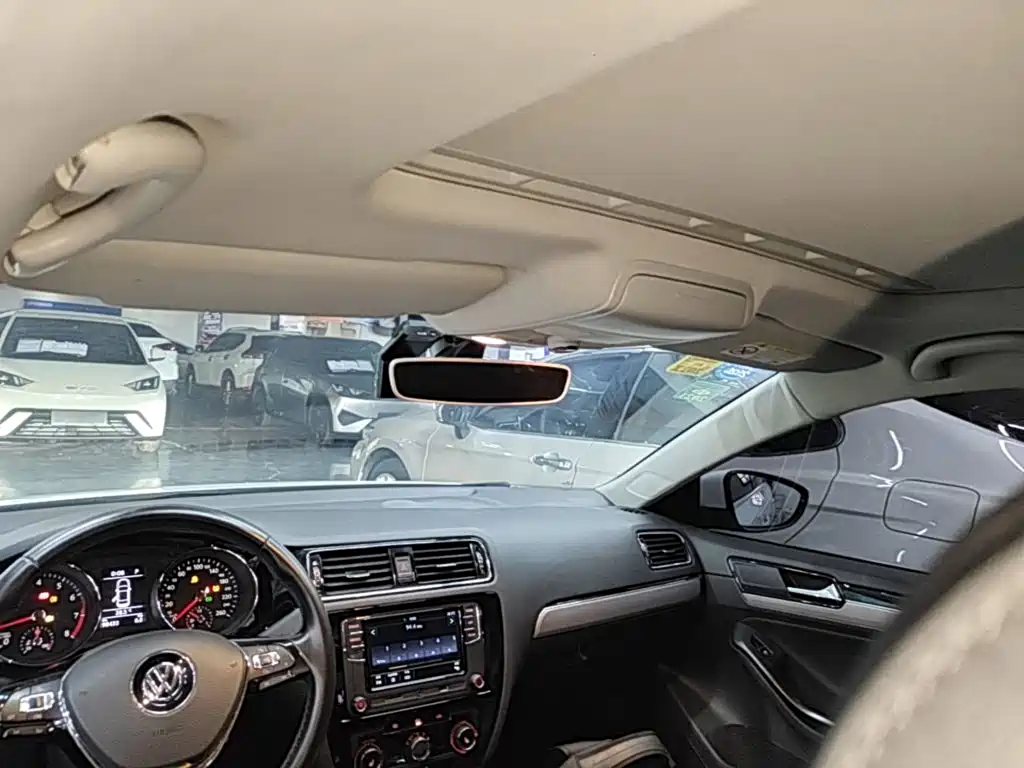 Volkswagen Sagitar 2018 180TSI DSG Premium Edition