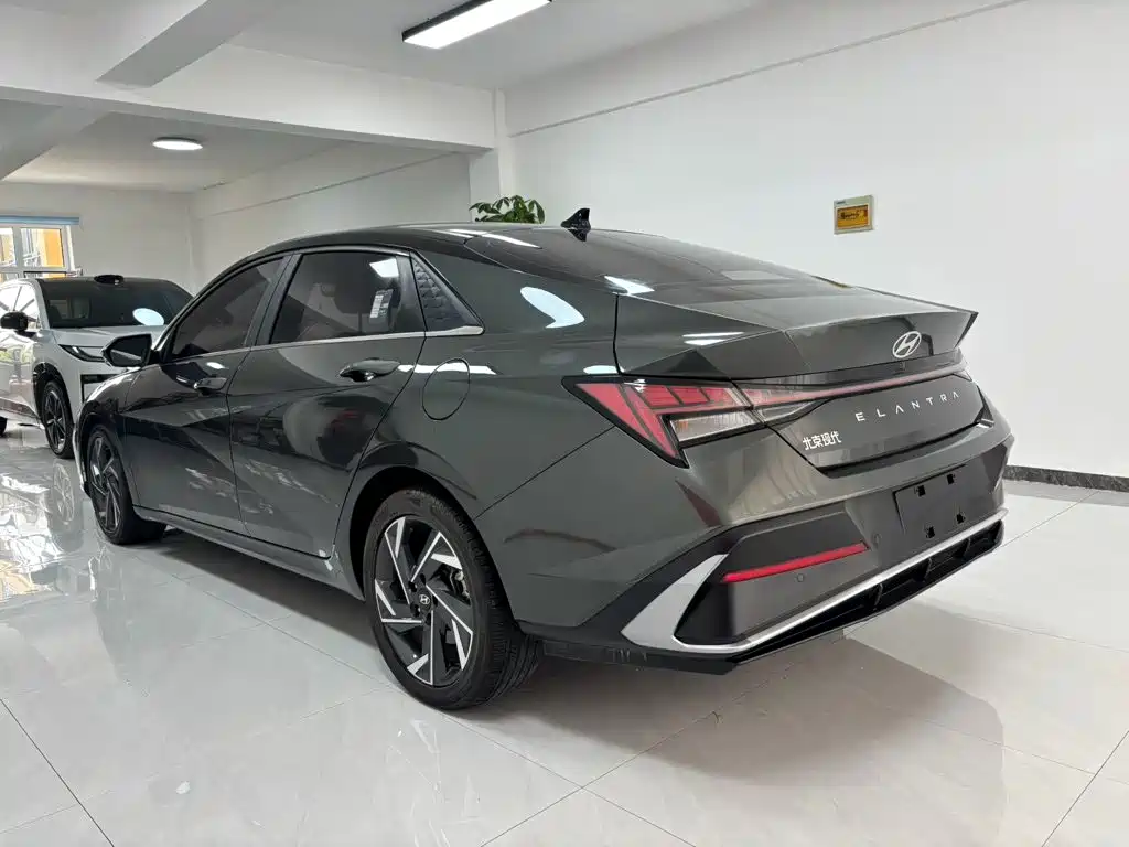 Hyundai Elantra 2023 1.5L CVT TOP Flagship Edition