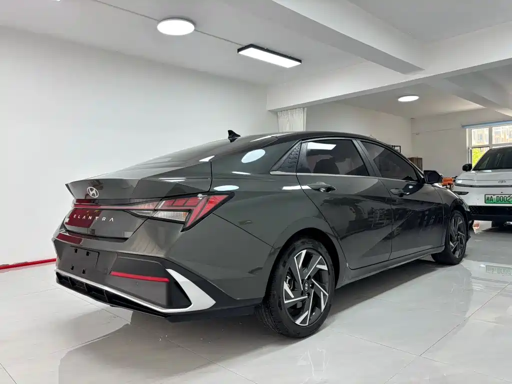 Hyundai Elantra 2023 1.5L CVT TOP Flagship Edition