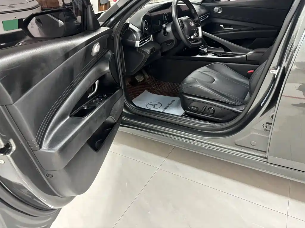Hyundai Elantra 2023 1.5L CVT TOP Flagship Edition