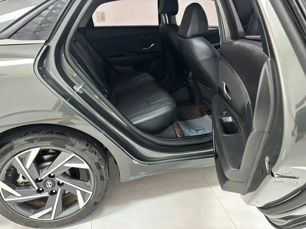Hyundai Elantra 2023 1.5L CVT TOP Flagship Edition