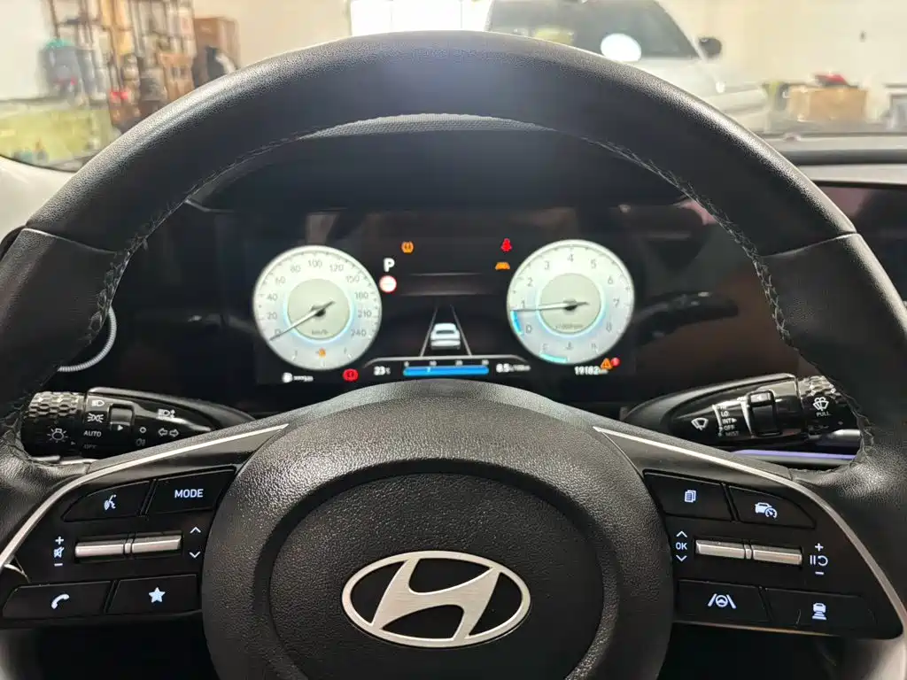 Hyundai Elantra 2023 1.5L CVT TOP Flagship Edition