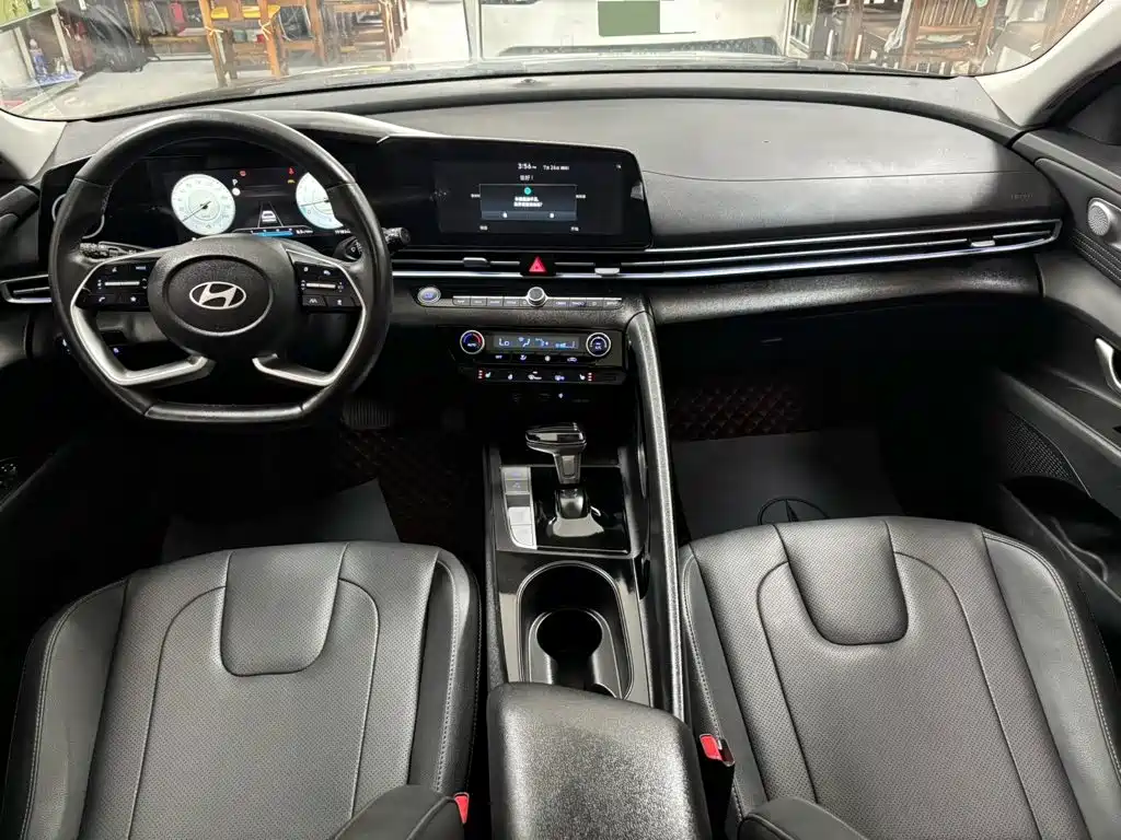 Hyundai Elantra 2023 1.5L CVT TOP Flagship Edition
