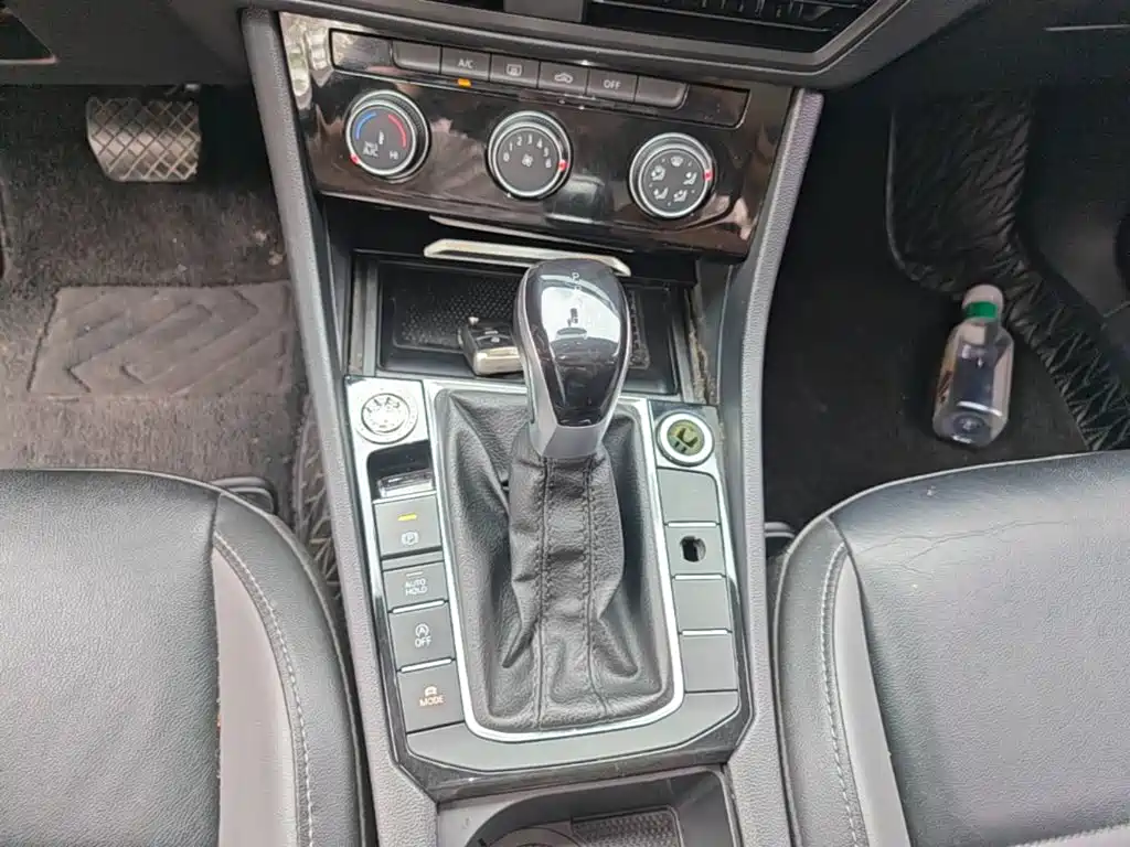 Volkswagen Sagitar 2021 200TSI DSG Surpassing Edition