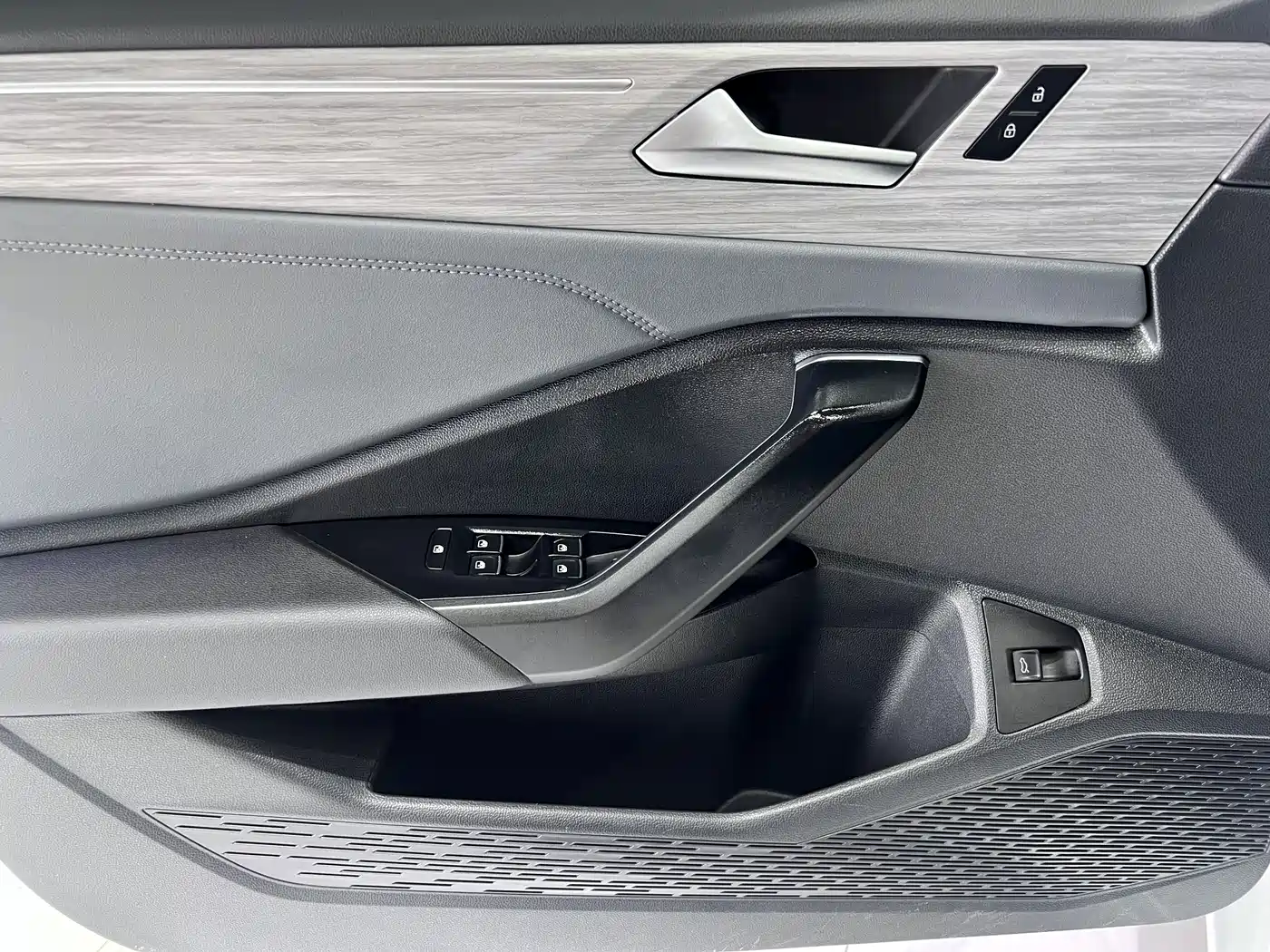 Volkswagen Sagitar 2023 280TSI DSG Surpass Plus Edition