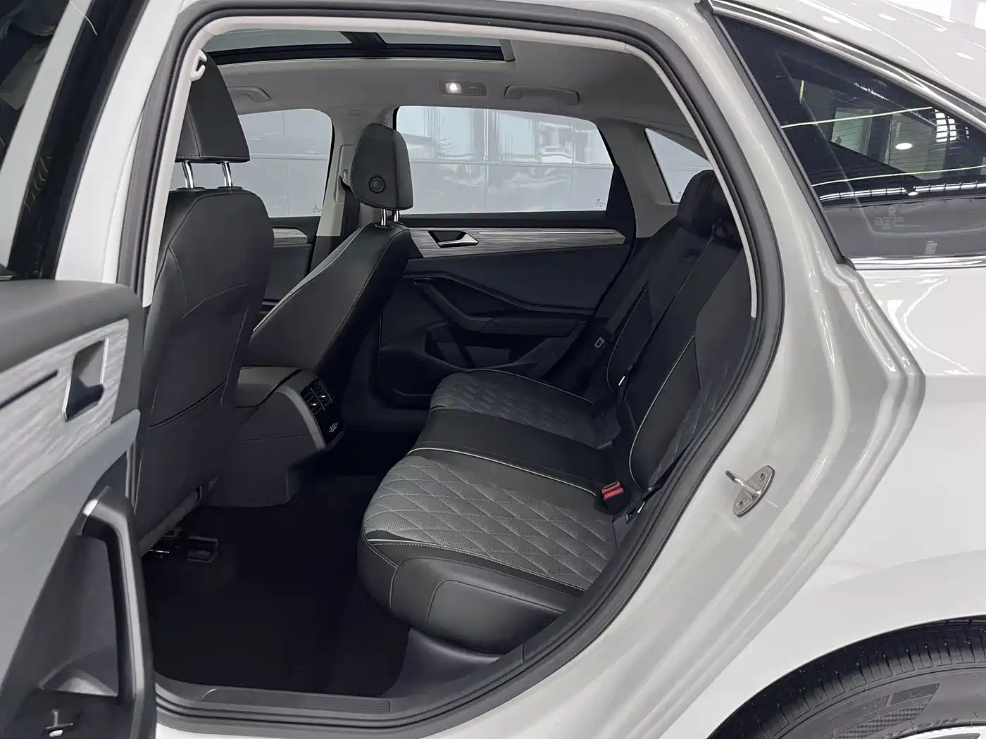 Volkswagen Sagitar 2023 280TSI DSG Surpass Plus Edition