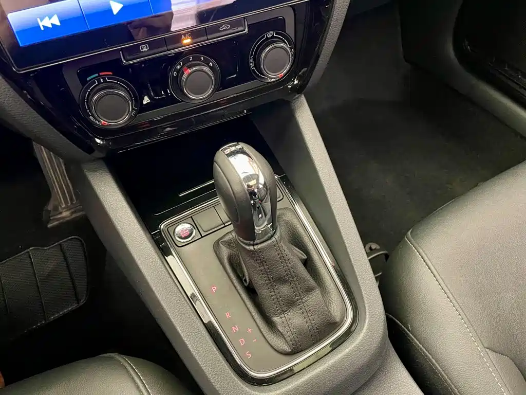 Volkswagen Sagitar 2018 280TSI DSG Comfort